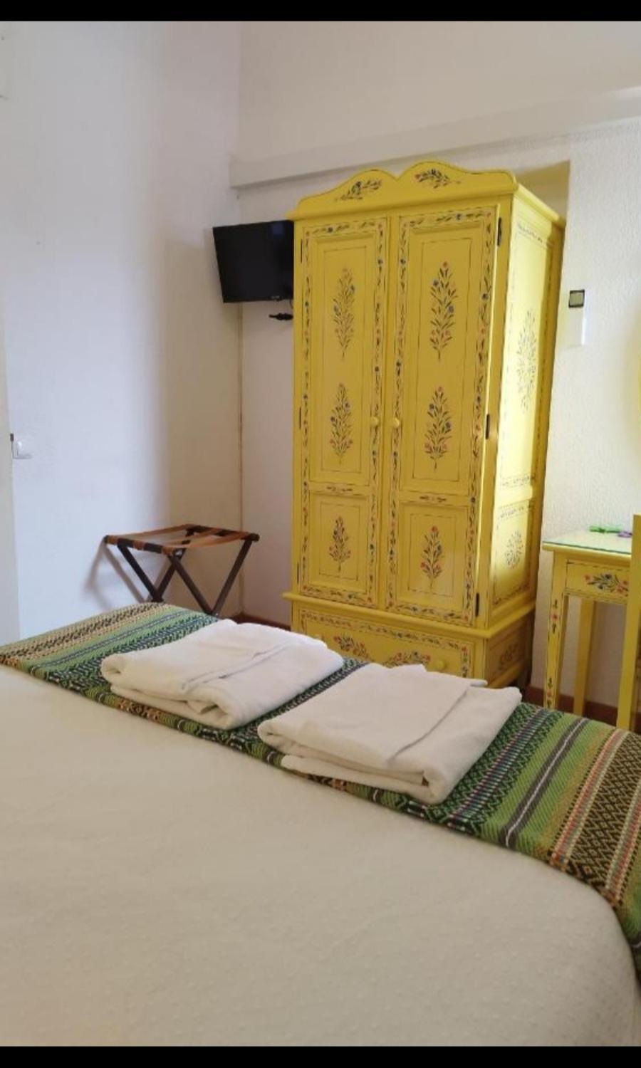 Mont' Sobro Hostel エヴォラ エクステリア 写真