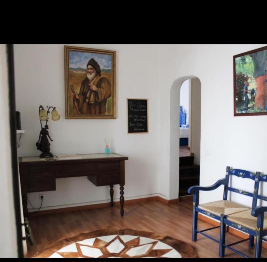 Mont' Sobro Hostel エヴォラ エクステリア 写真