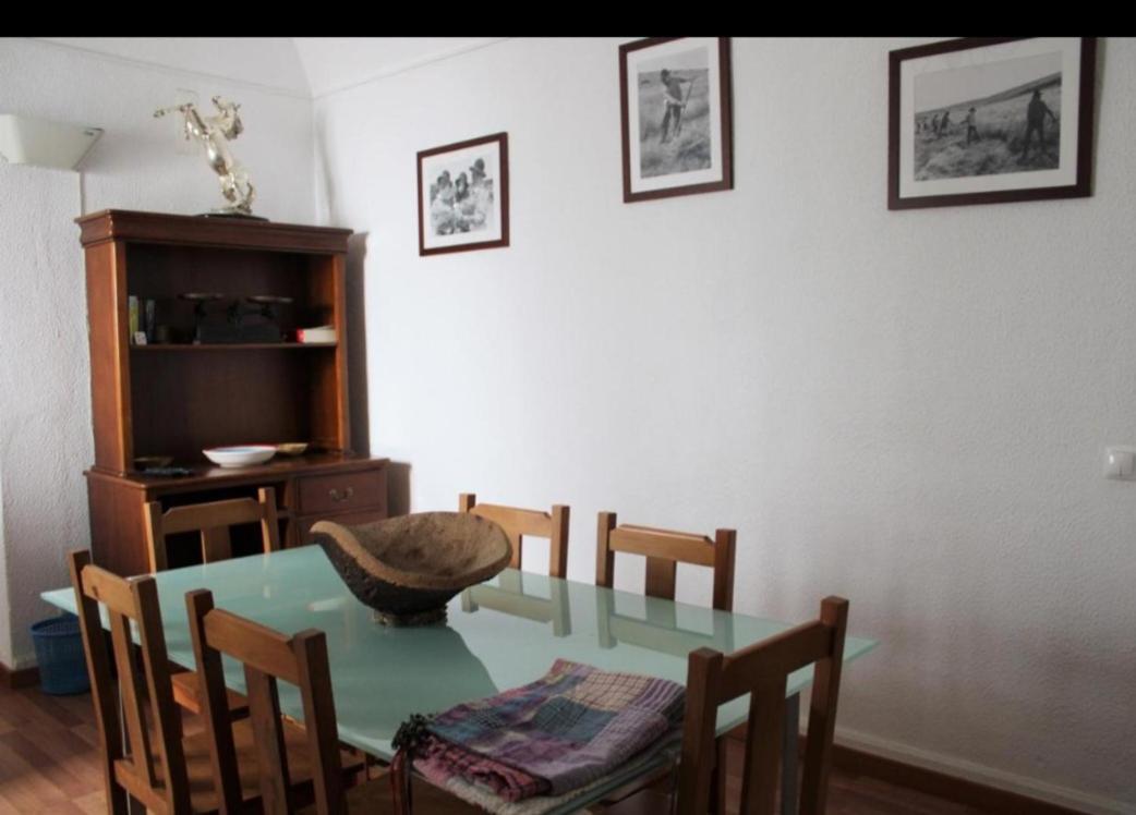 Mont' Sobro Hostel エヴォラ エクステリア 写真