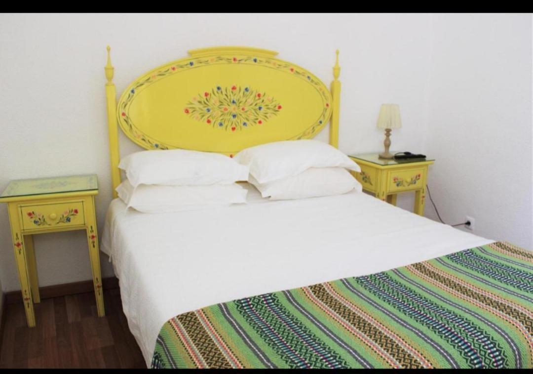 Mont' Sobro Hostel エヴォラ エクステリア 写真